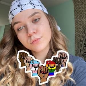 Meet your Posher, Laurie